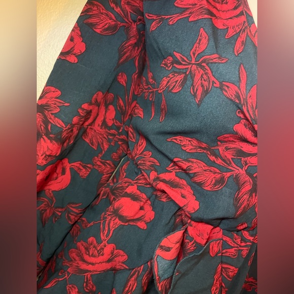 Auguest black and red dress - Picture 3 of 5